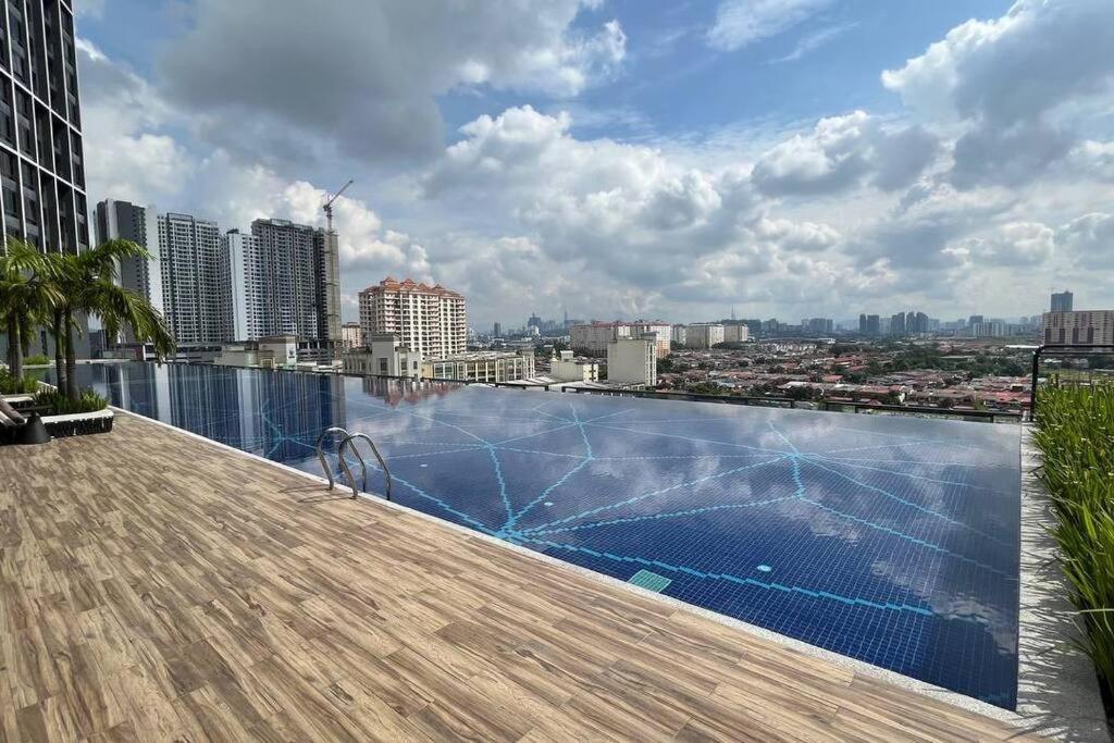 Comfort Bedroom @ Aera Residence Petaling Jaya Ngoại thất bức ảnh